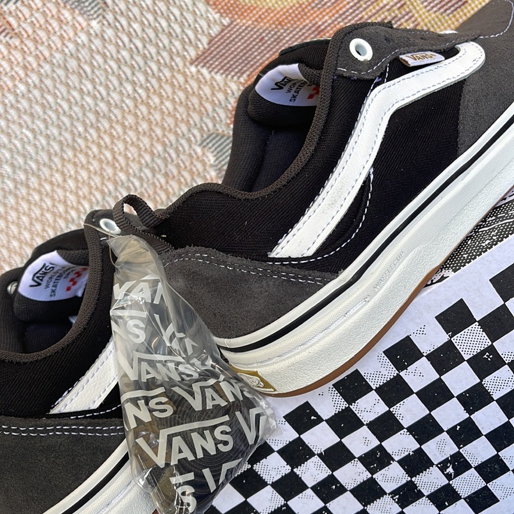 Vans Men’s Kyle Walker
(Twill) Raven
VN0A5JIE87C
Sneakers - athletic shoes - Picture 15 of 16